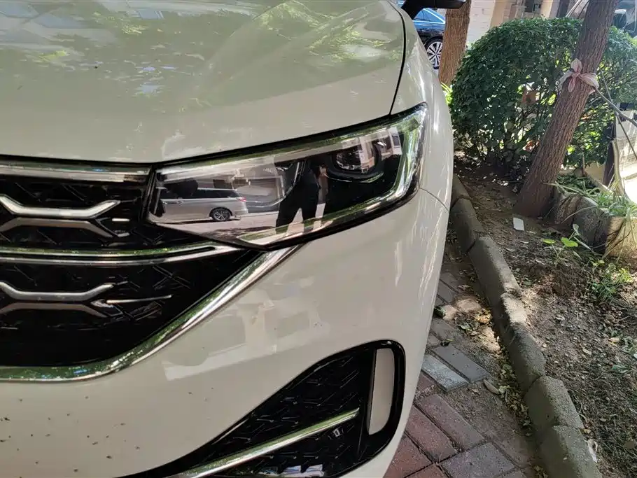 Tayron X 330 TSI 2 WD Distinguished High Energy
