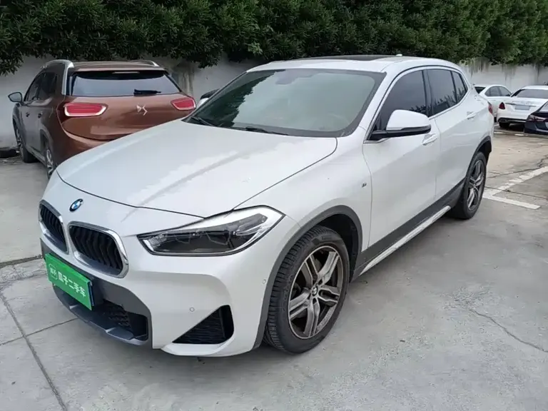 BMW X2 sDrive25 i Leading M Offroad Package