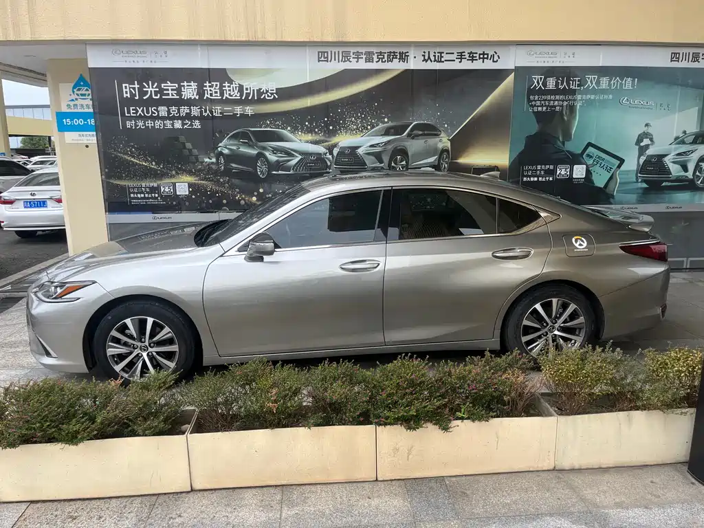 Lexus ES 200 Outstanding
