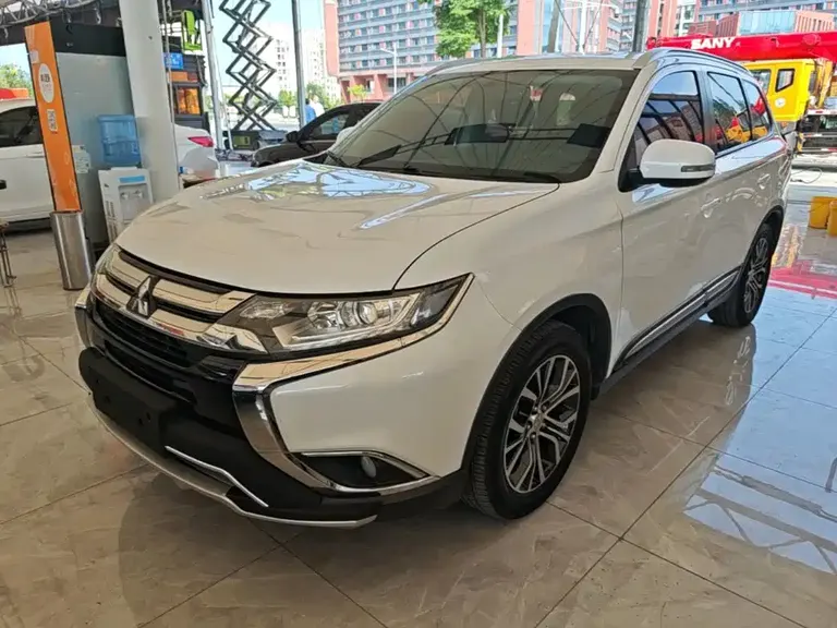 Mitsubishi Outlander 2.0 L 2 WD Excellence 7-seat