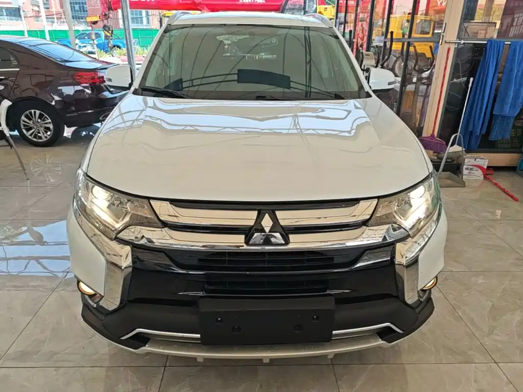 Outlander 2.0 L 2 WD Excellence 7-seat