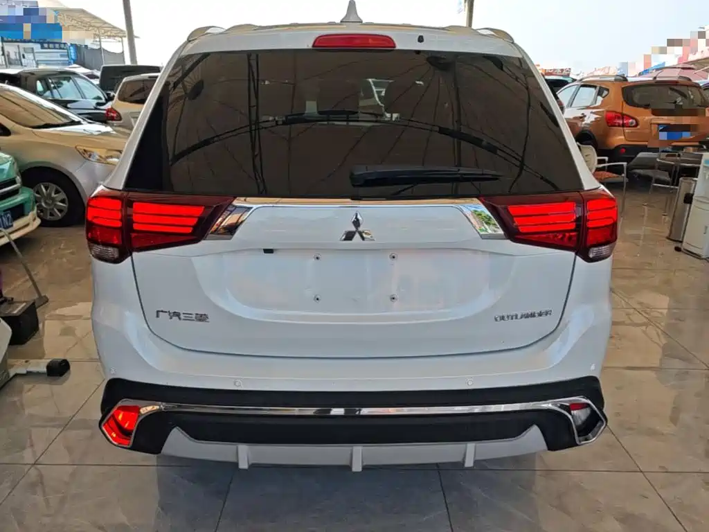 Outlander 2.0 L 2 WD Excellence 7-seat