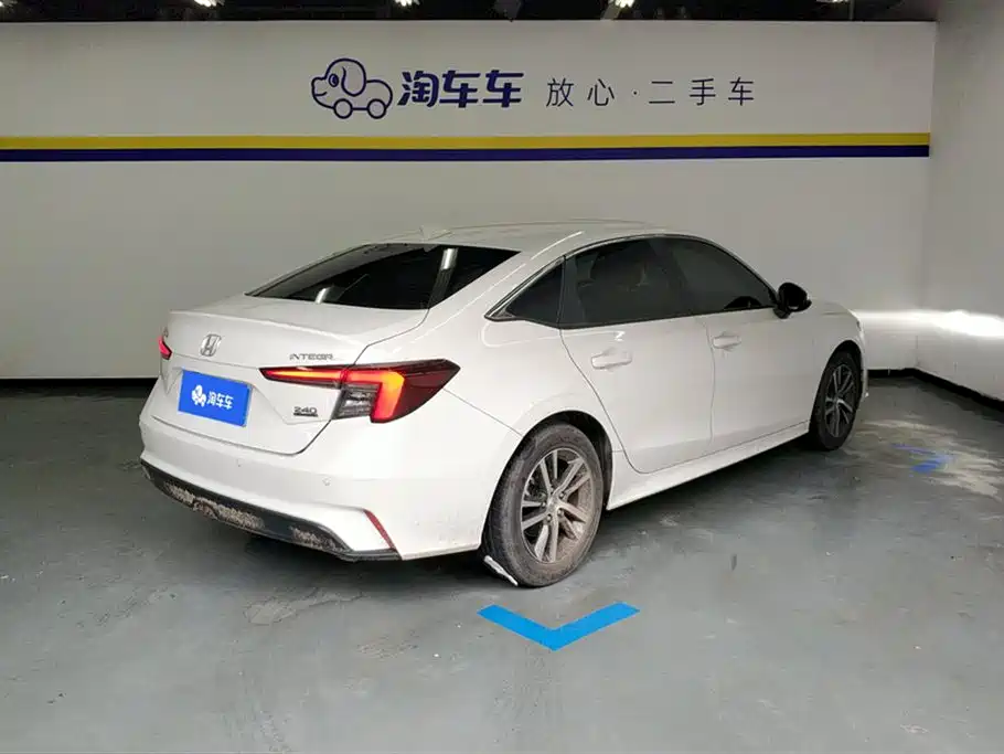 Integra 240 TURBO CVT Leading