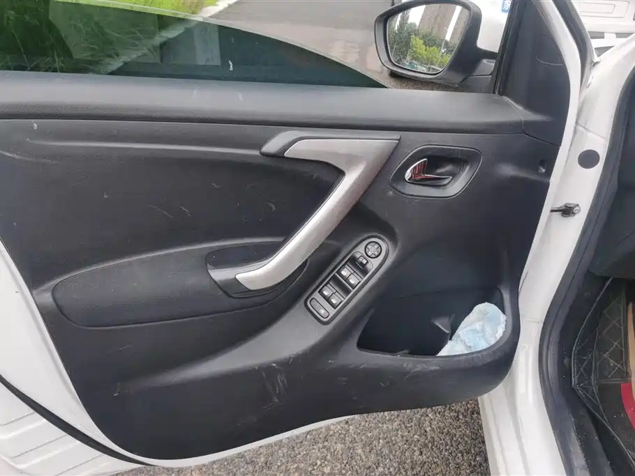 Peugeot 301 标致301 2014款 1.6 L 自动尊贵版
