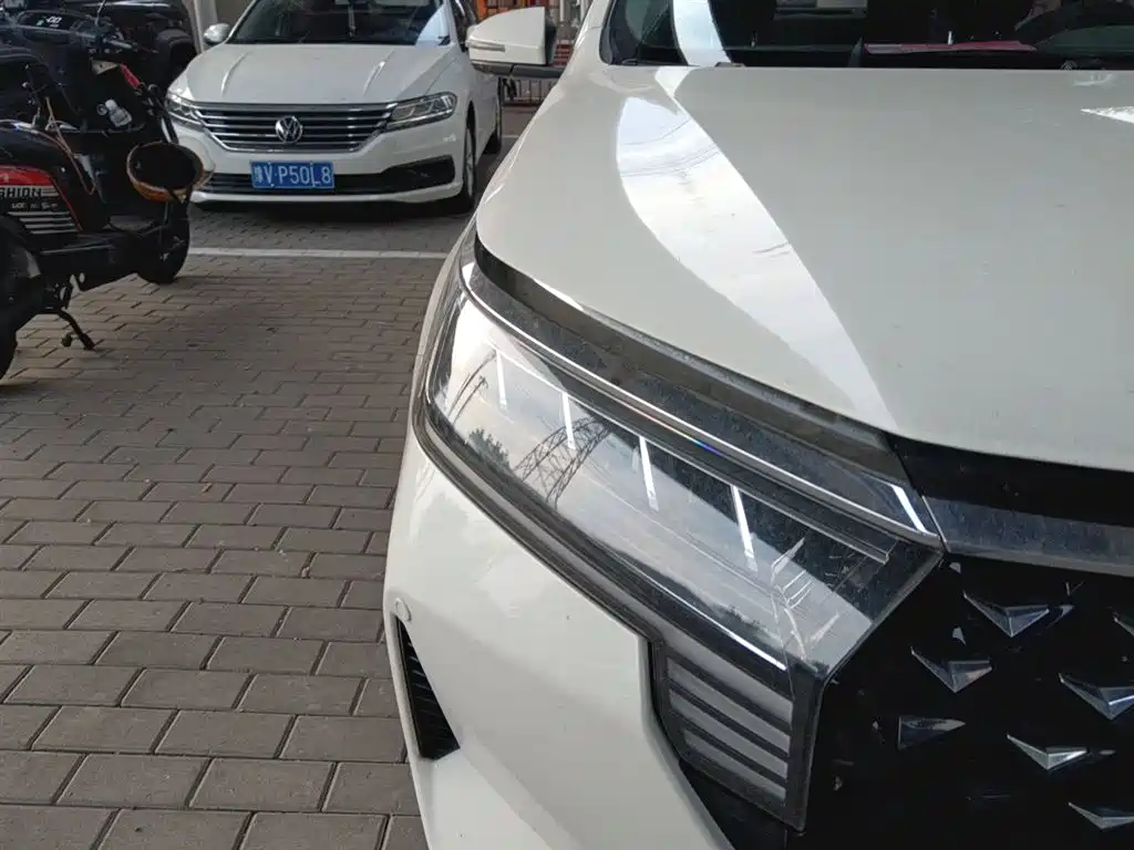 Venucia D60 PLUS 1.6 L XL CVT Joy Leading