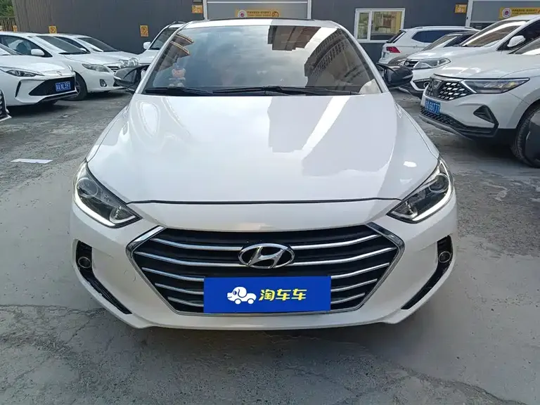 Hyundai Elantra 1.6 L Auto Smart Dazzle · Elite