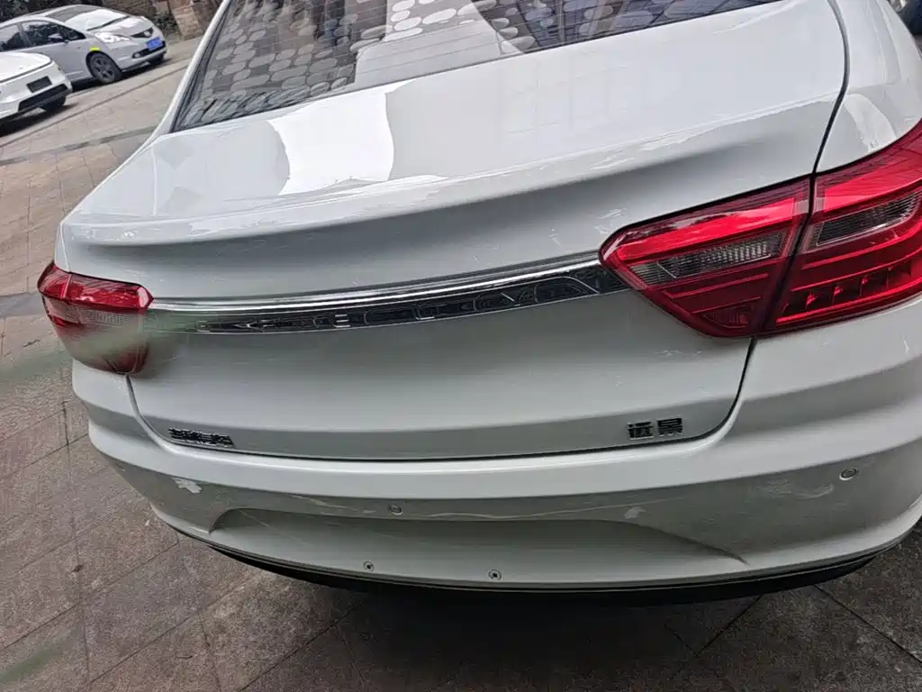Vision 1.5 L Auto Happy