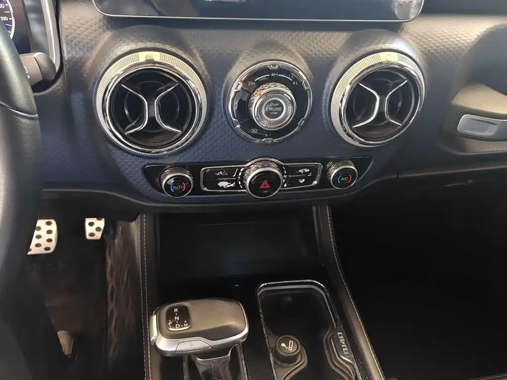 BAIC BJ40 2.0 T Auto 4 WD City Hunter Swordsman