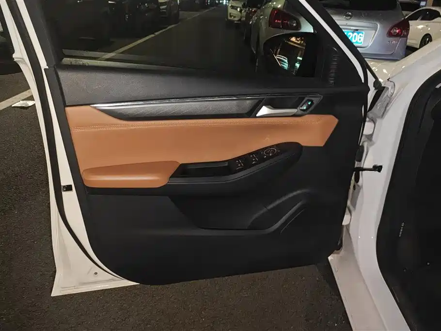Escort 1.5 L Auto Glory