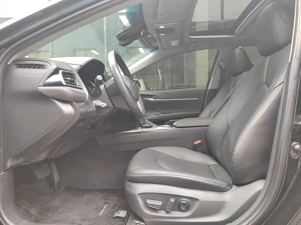 Camry 2.0 G Luxury