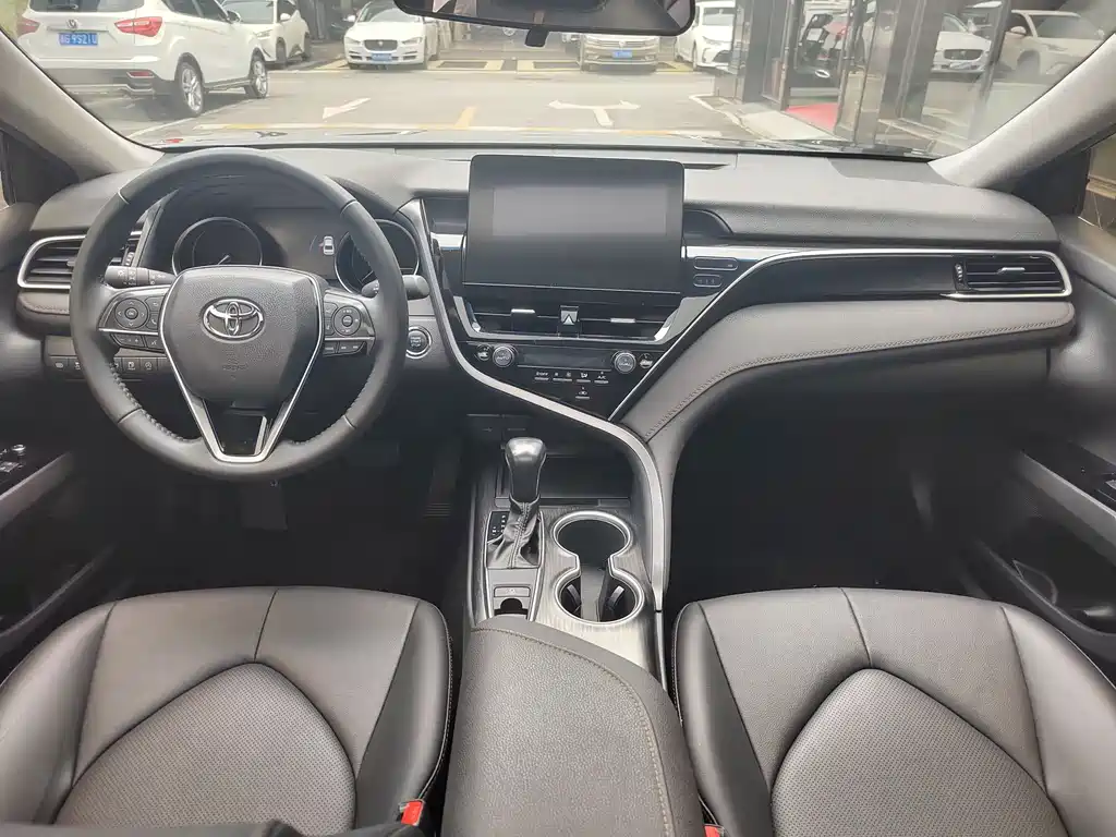 Camry 2.0 G Luxury