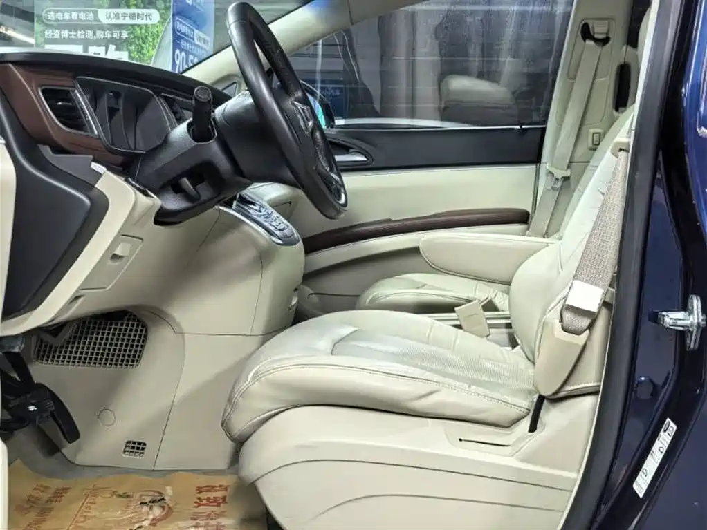 Buick GL8 3.0 L XT Luxury Business Flagship