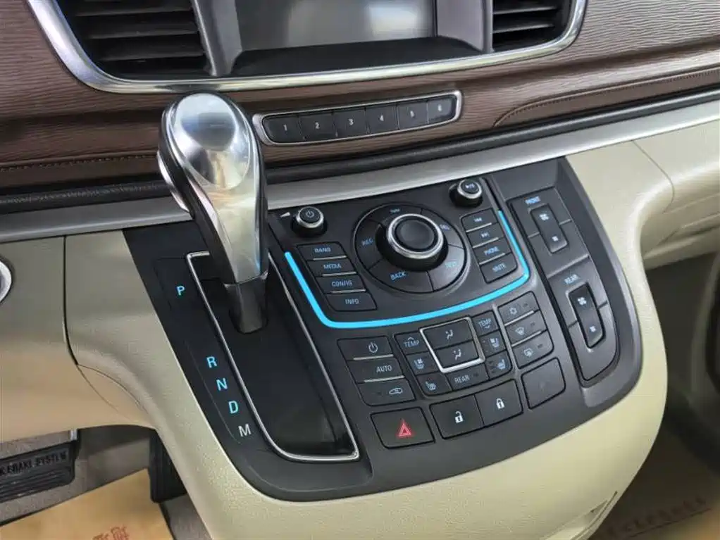 Buick GL8 3.0 L XT Luxury Business Flagship
