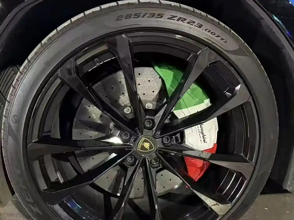 Urus 4.0 T V8