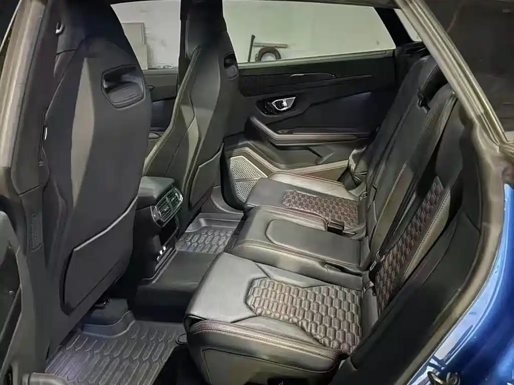 Urus 4.0 T V8