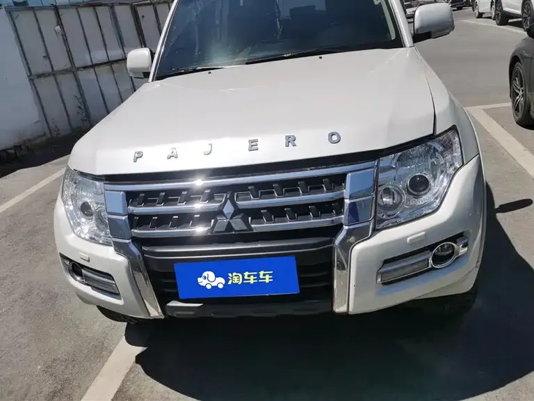 Mitsubishi Pajero (Import) 帕杰罗(进口) 2016款 3.0 L 自动尊贵版 国V