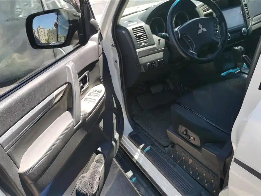 Pajero (Import) 帕杰罗(进口) 2016款 3.0 L 自动尊贵版 国V