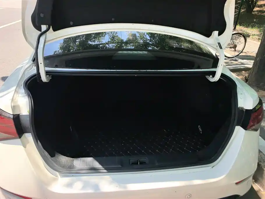 Sylphy 1.6 L XL CVT Joy
