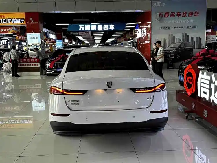 Roewe D7 DMH 125 km Outstanding