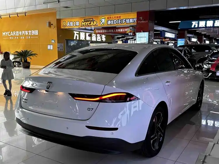 Roewe D7 DMH 125 km Outstanding
