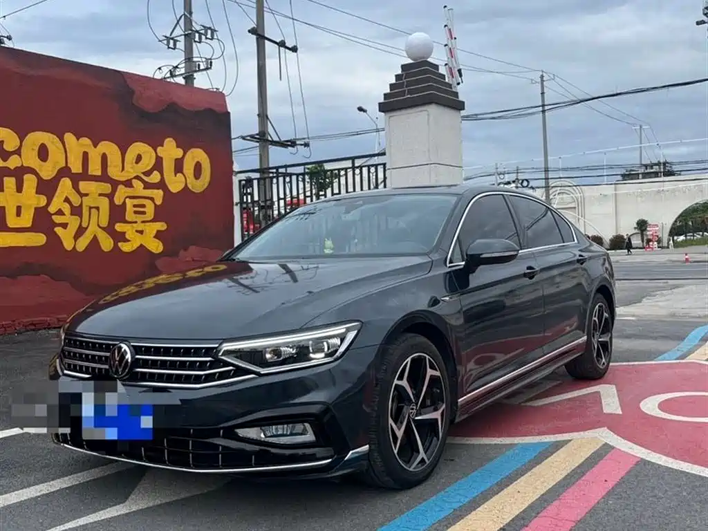 Magotan 200 10 K Commemorative 330 TSI DSG Leading