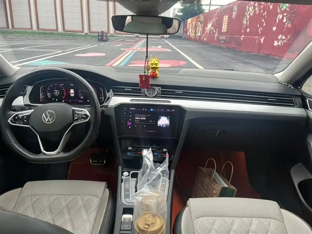 Magotan 200 10 K Commemorative 330 TSI DSG Leading