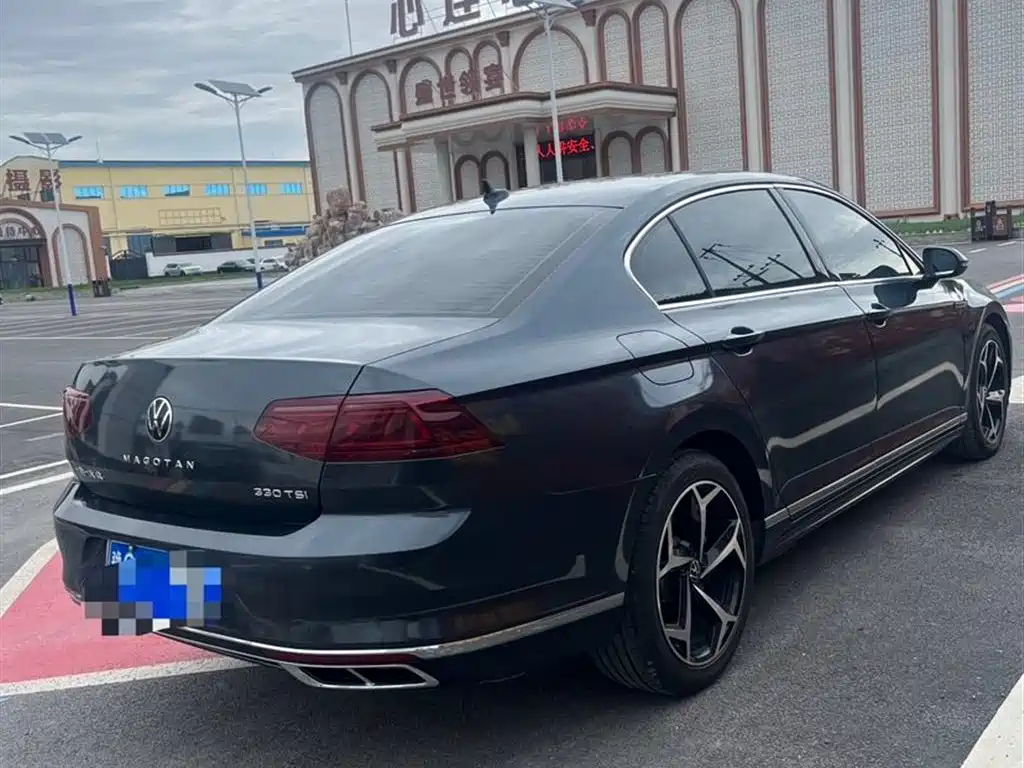 Magotan 200 10 K Commemorative 330 TSI DSG Leading