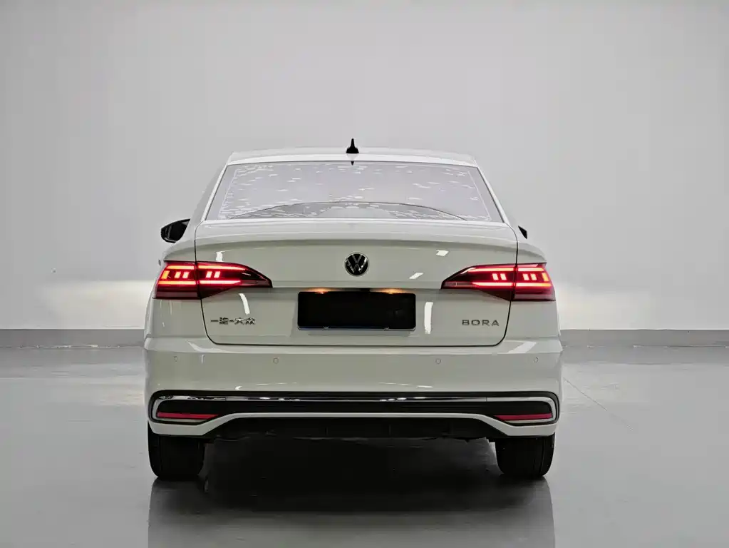 Bora 1.5 L Auto Smooth Travel Limited