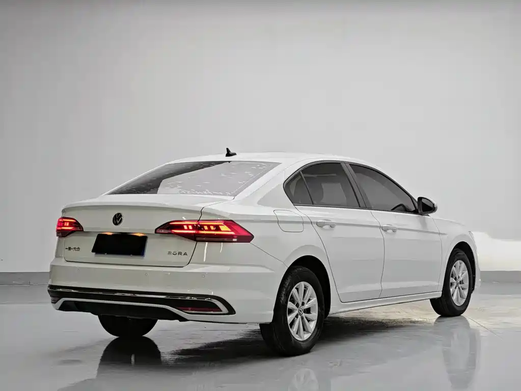 Bora 1.5 L Auto Smooth Travel Limited