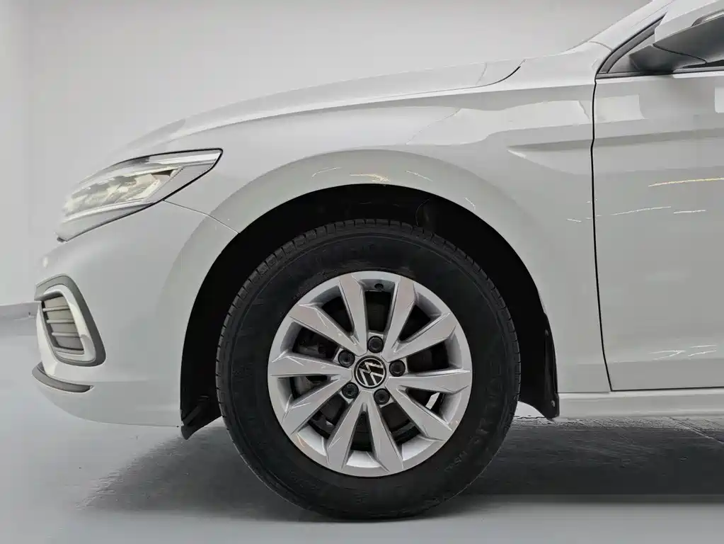 Bora 1.5 L Auto Smooth Travel Limited