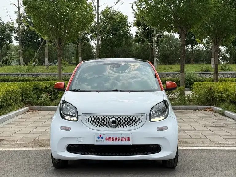 smart fortwo smart fortwo 2018款 0.9 T 66千瓦硬顶先锋版 国V