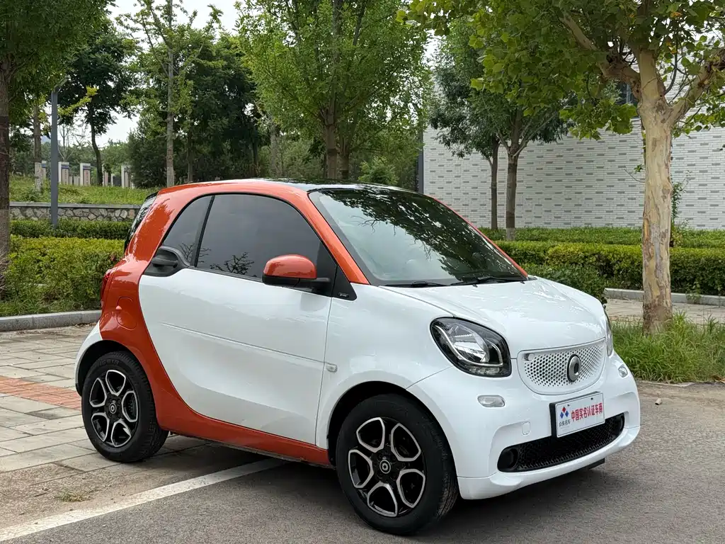 smart fortwo smart fortwo 2018款 0.9 T 66千瓦硬顶先锋版 国V