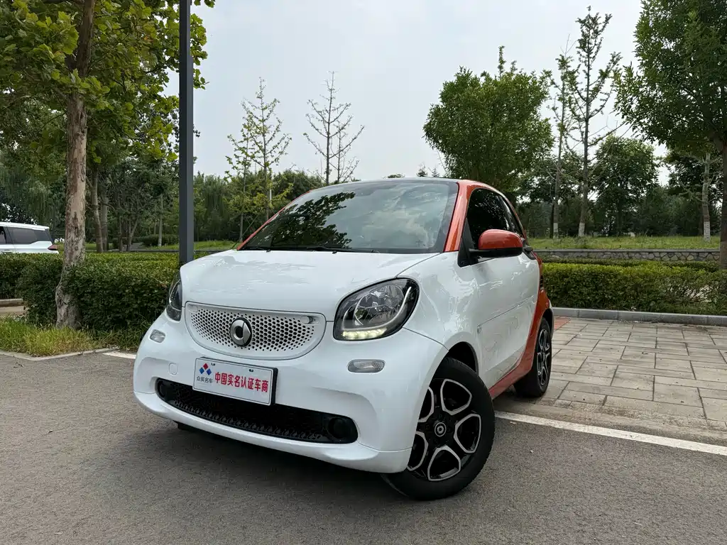 smart fortwo smart fortwo 2018款 0.9 T 66千瓦硬顶先锋版 国V