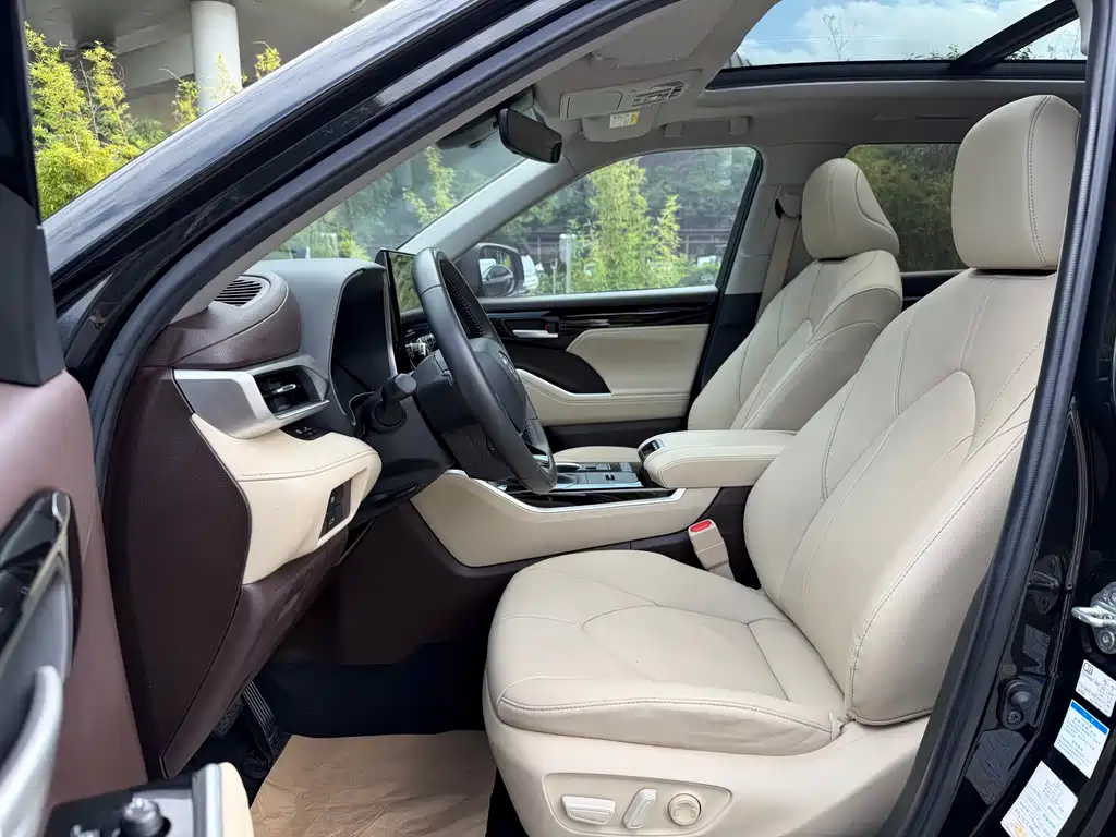 Highlander 380 T 4 WD Distinguished 7-seat