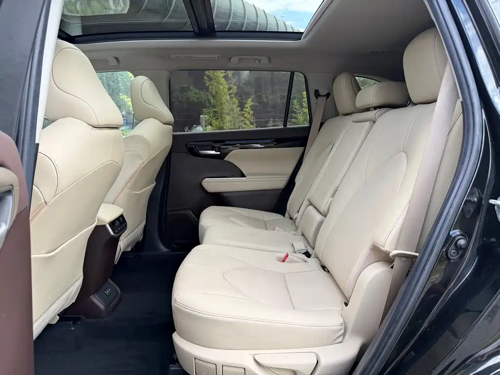Highlander 380 T 4 WD Distinguished 7-seat