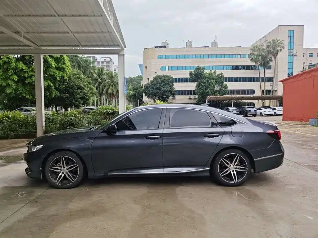 Accord 260 TURBO Phantom Night · Distinguished