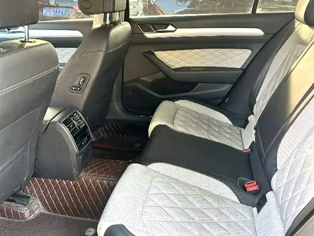 Magotan 200 10 K Commemorative 330 TSI DSG Luxury