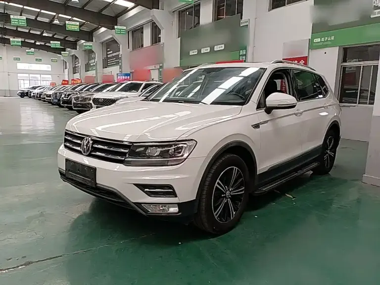Volkswagen Tiguan L Facelift 330 TSI Auto 2 WD Panoramic Comfort CN-VI