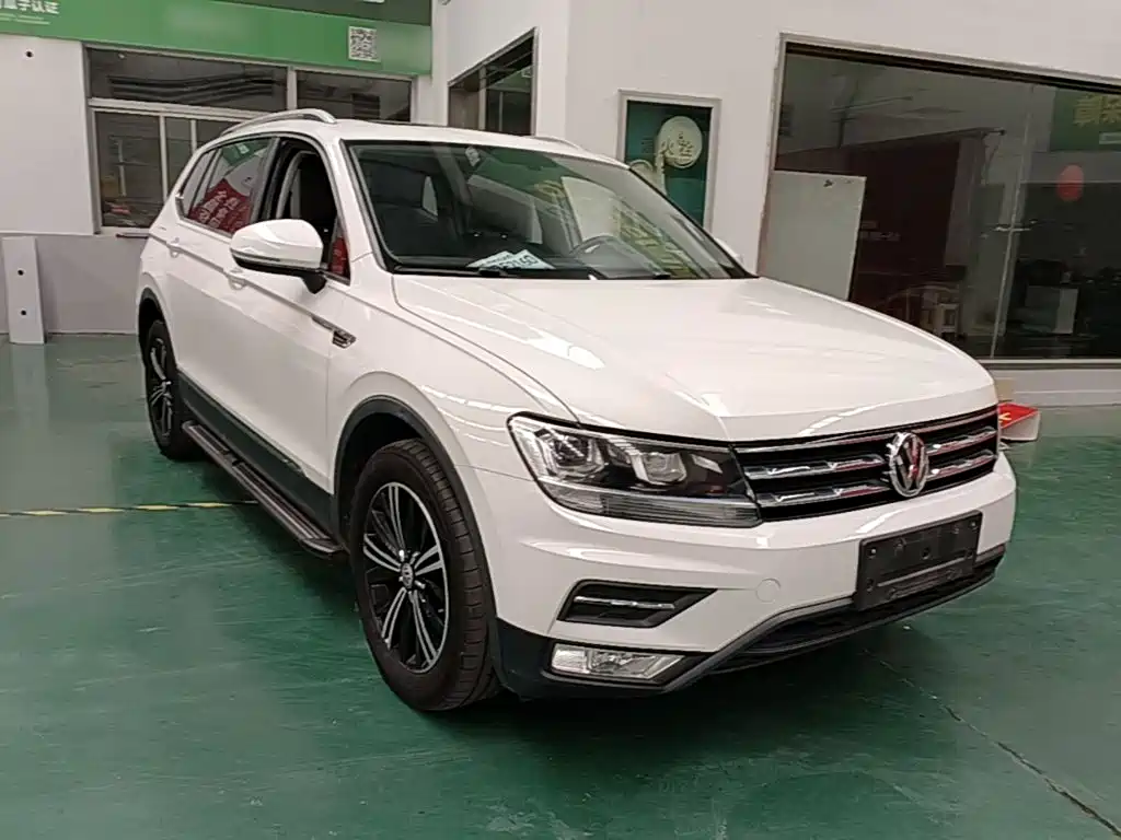 Tiguan L Facelift 330 TSI Auto 2 WD Panoramic Comfort CN-VI
