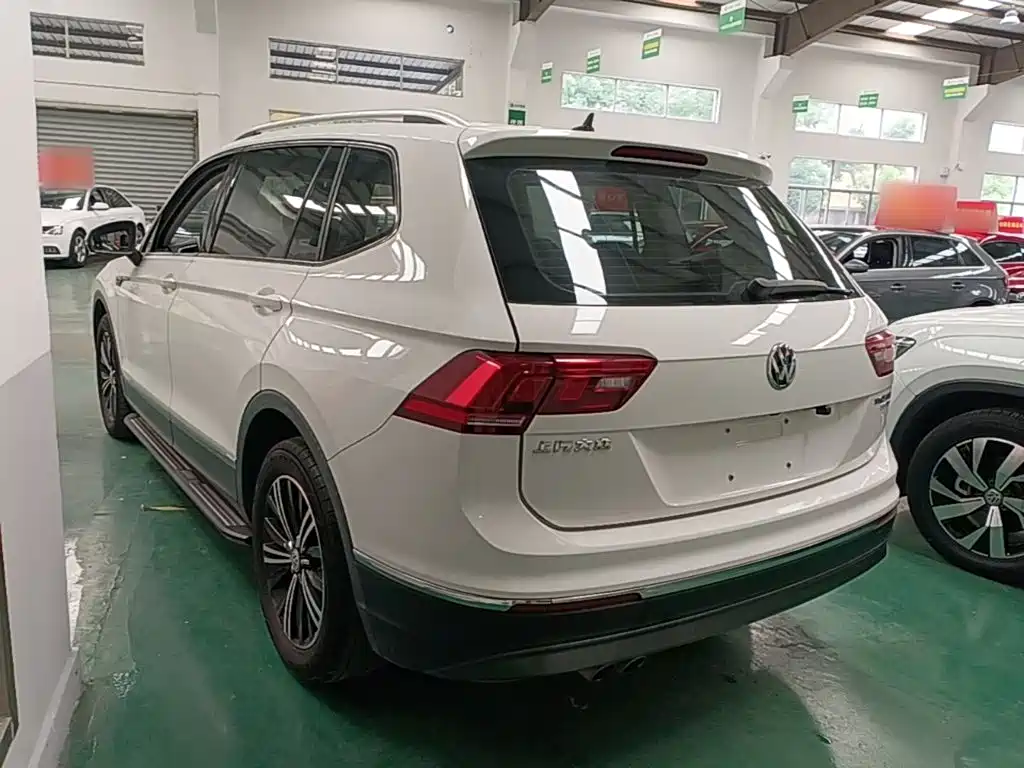 Tiguan L Facelift 330 TSI Auto 2 WD Panoramic Comfort CN-VI