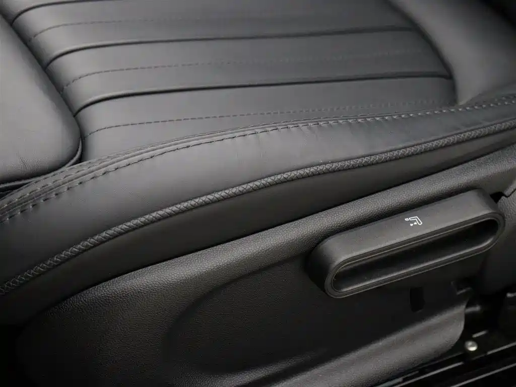 MINI MINI 2023款 改款二 2.0 T COOPER S CABRIO 艺术家