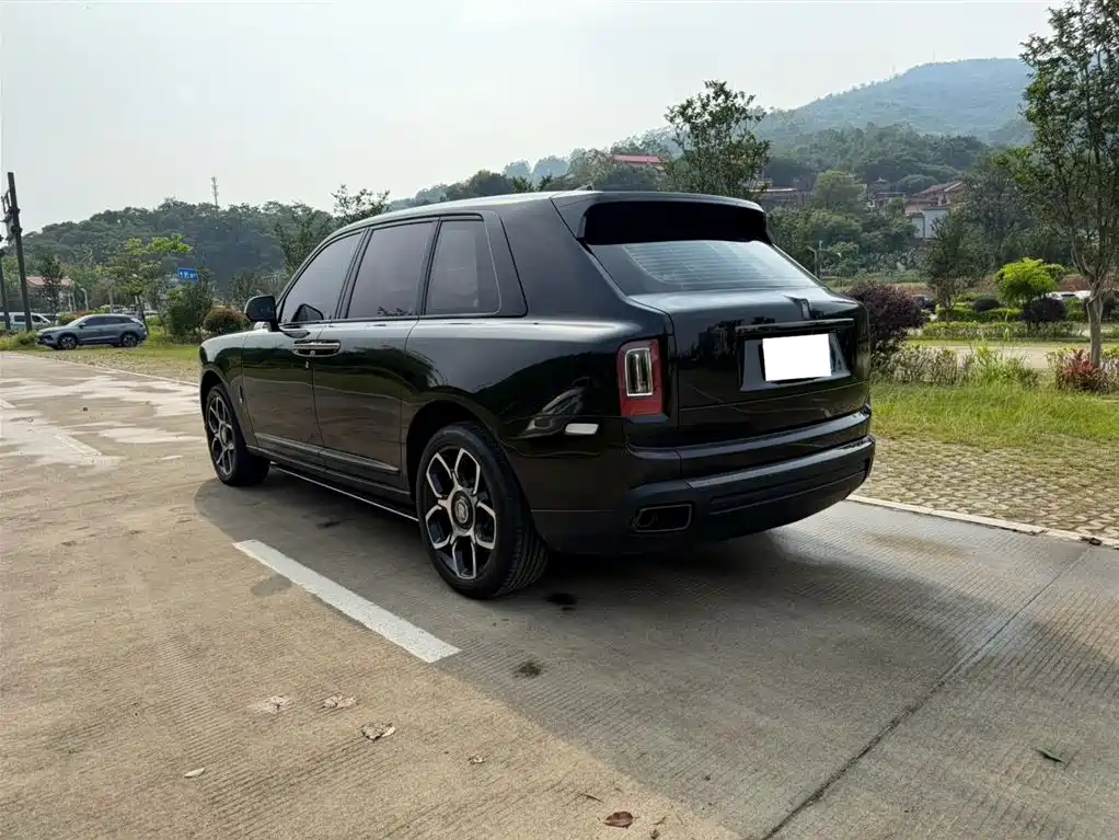 Cullinan Black Badge