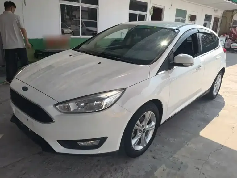 Ford Focus Hatchback 1.6 L Manual Comfort Smart Travel