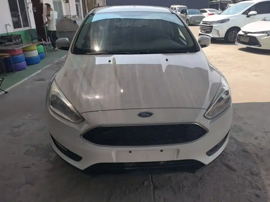 Focus Hatchback 1.6 L Manual Comfort Smart Travel