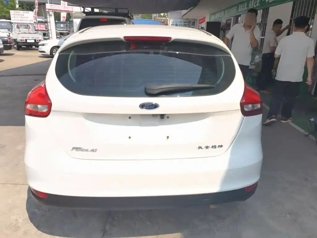 Focus Hatchback 1.6 L Manual Comfort Smart Travel