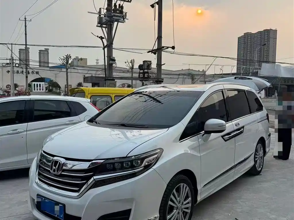 Elysion 2.4 L Luxury