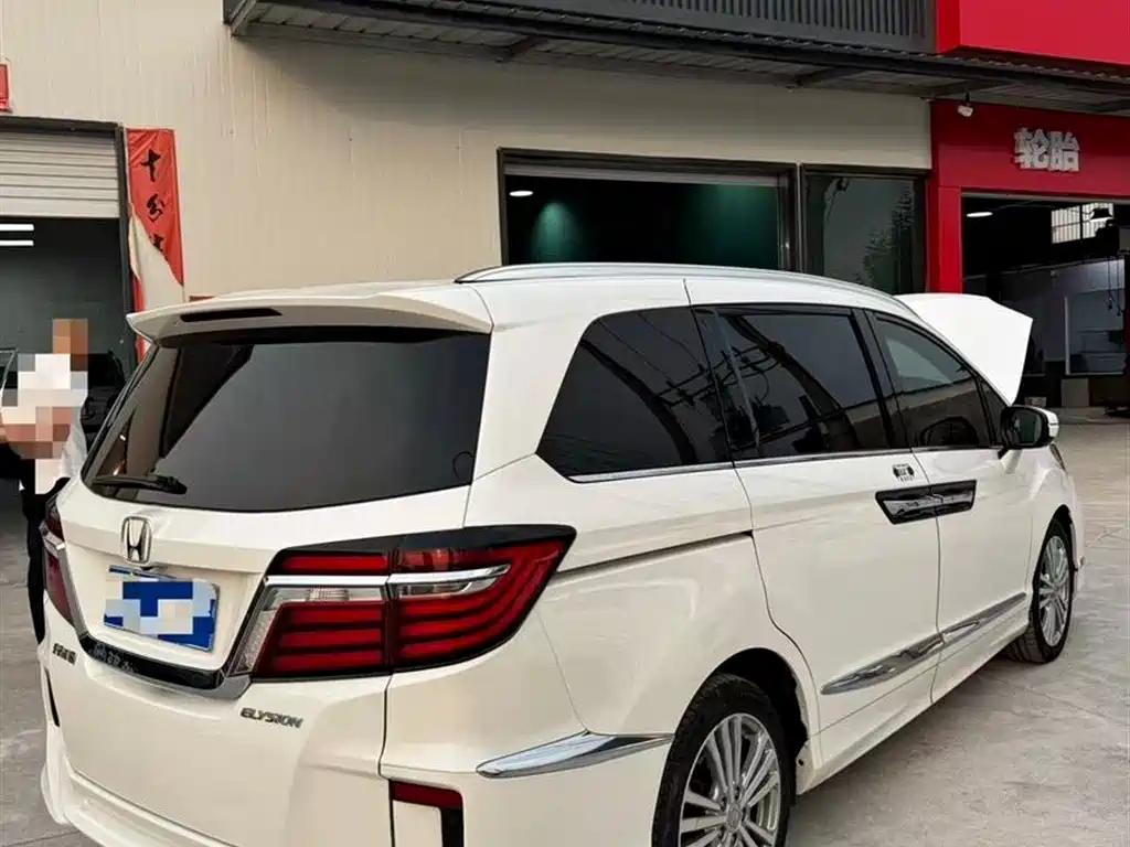 Elysion 2.4 L Luxury