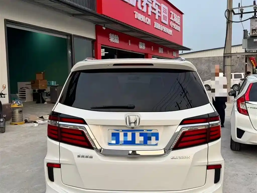 Elysion 2.4 L Luxury