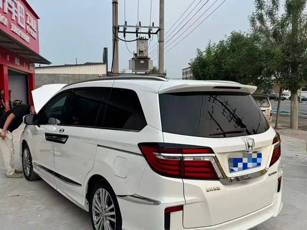 Elysion 2.4 L Luxury