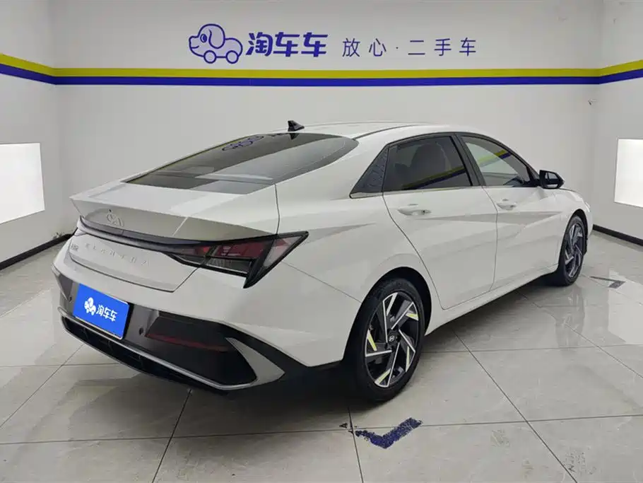 Elantra 1.5 L CVT GLX Elite